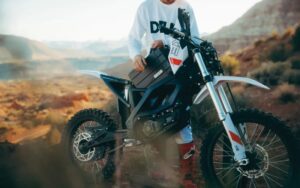 Read more about the article What to Know About the 2026 Zero Motorcycles XE