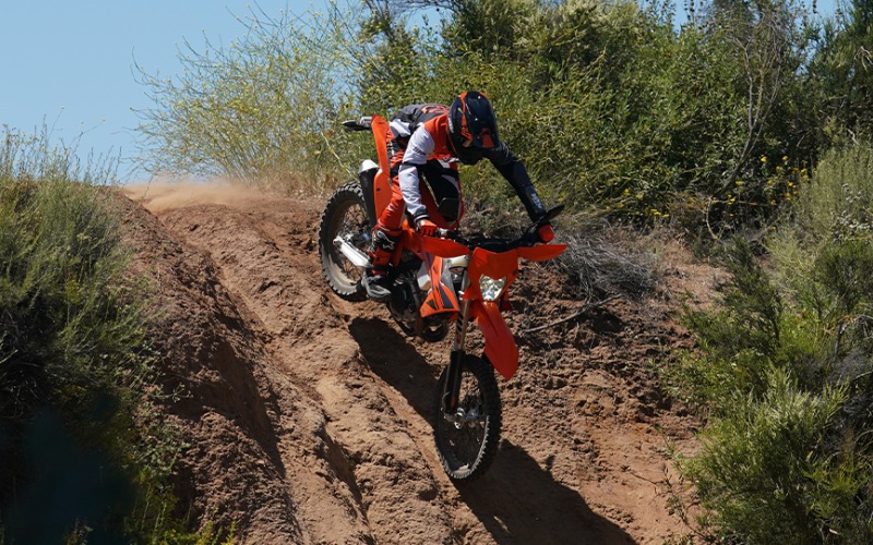 You are currently viewing Why the 2025 KTM 500 EXC-F Suspension Excels for Scottsdale, AZ Enduro Riders