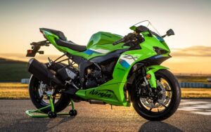 Read more about the article Should You Choose ABS on the 2026 NINJA® ZX™-6R for Phoenix, AZ Streets and Track Days?